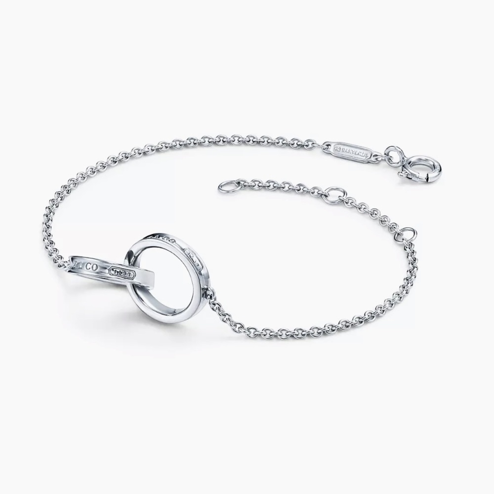 Tiffany 1837®
Interlocking Circles Chain Bracelet In sterling silver.